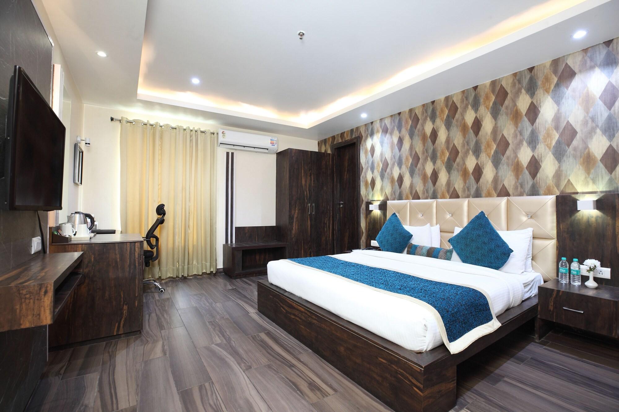 Pinnacle By Click Hotels, Lucknow Eksteriør billede