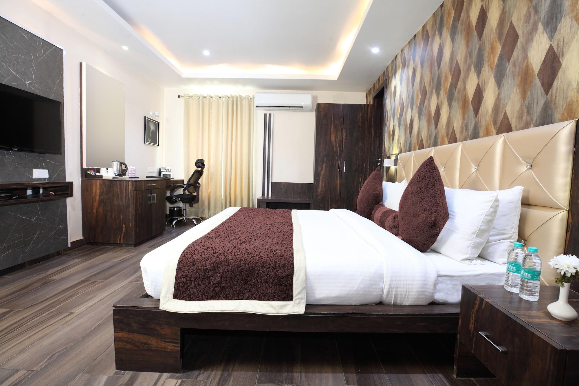 Pinnacle By Click Hotels, Lucknow Eksteriør billede