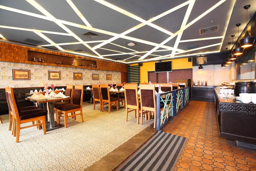 Pinnacle By Click Hotels, Lucknow Eksteriør billede
