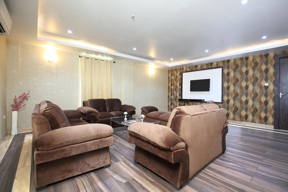 Pinnacle By Click Hotels, Lucknow Eksteriør billede