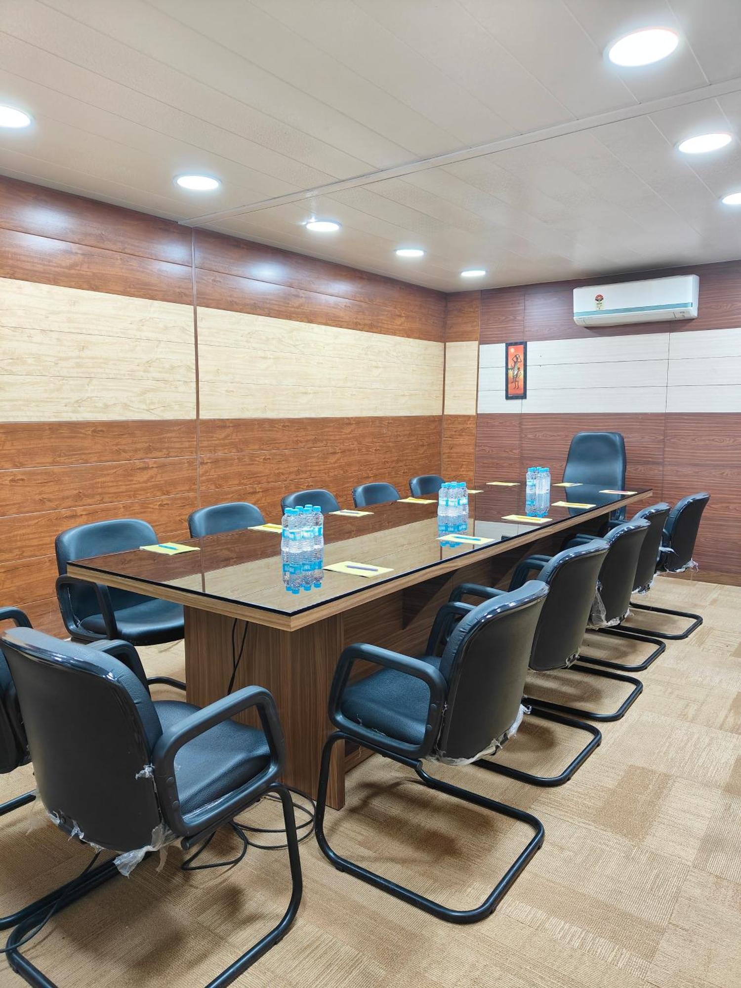 Pinnacle By Click Hotels, Lucknow Eksteriør billede
