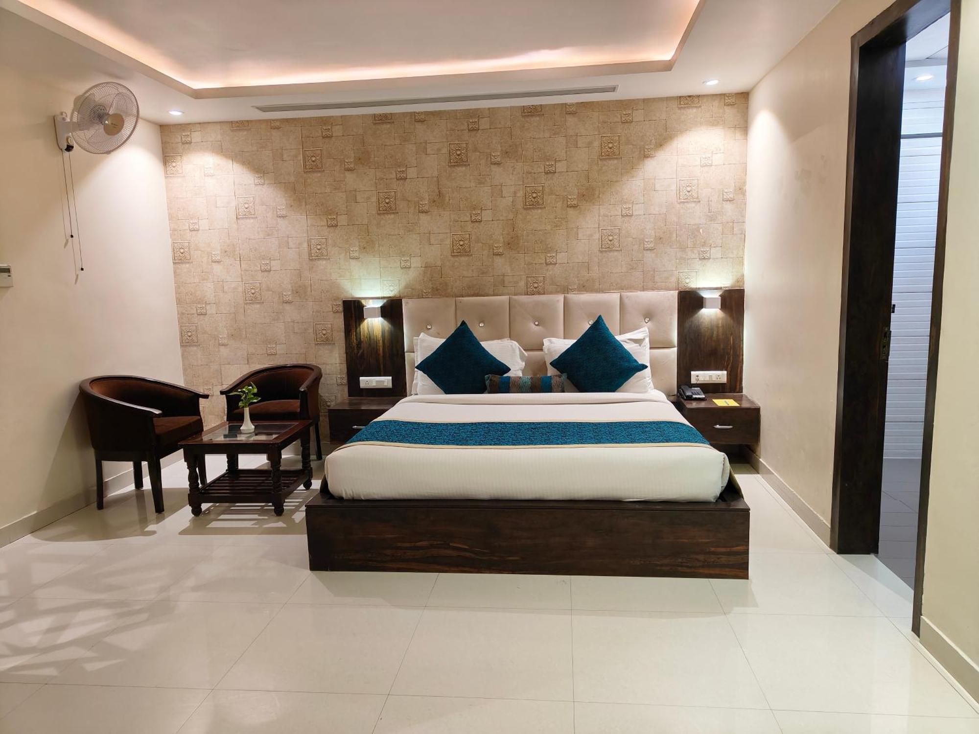 Pinnacle By Click Hotels, Lucknow Eksteriør billede