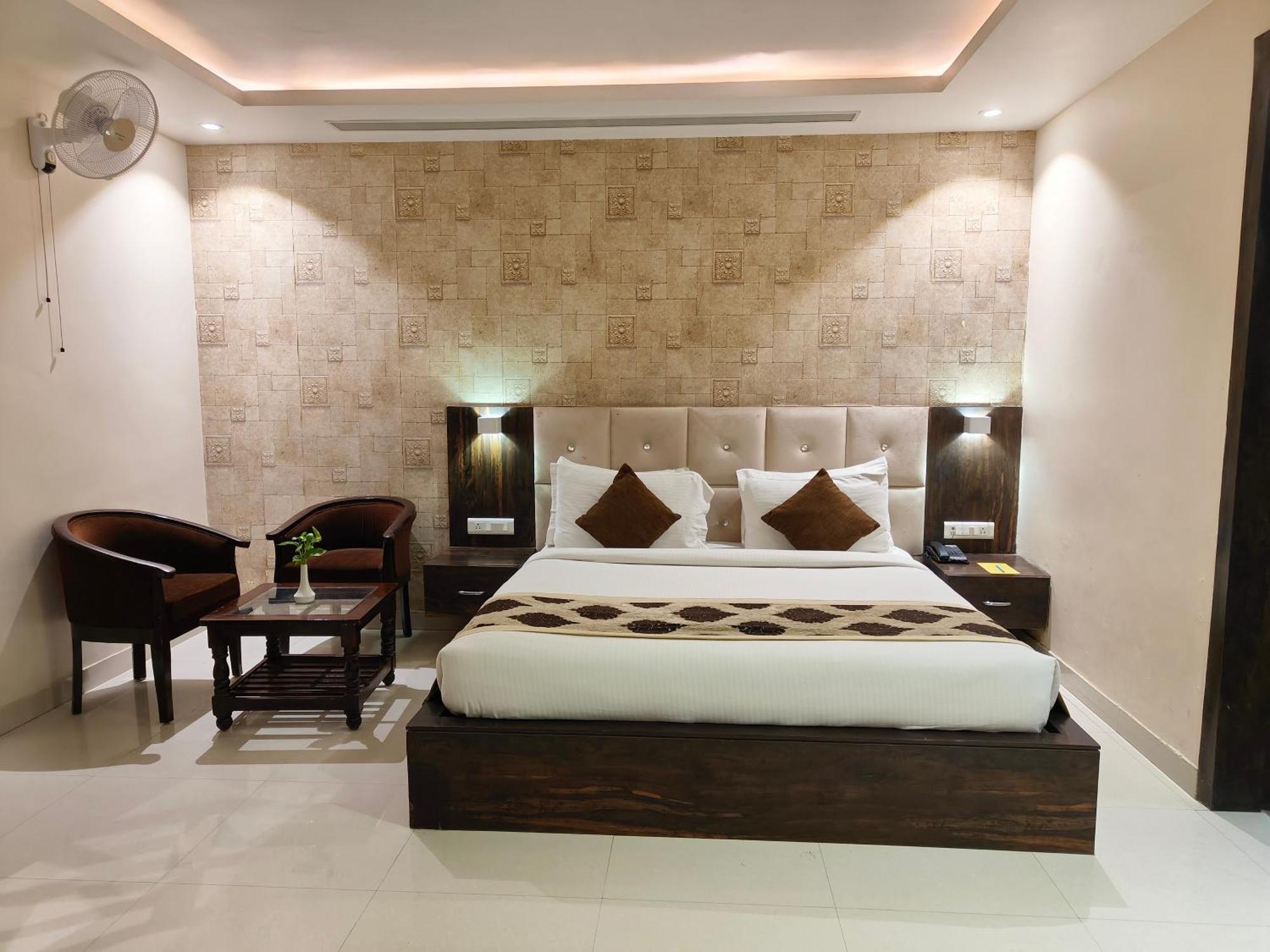 Pinnacle By Click Hotels, Lucknow Eksteriør billede