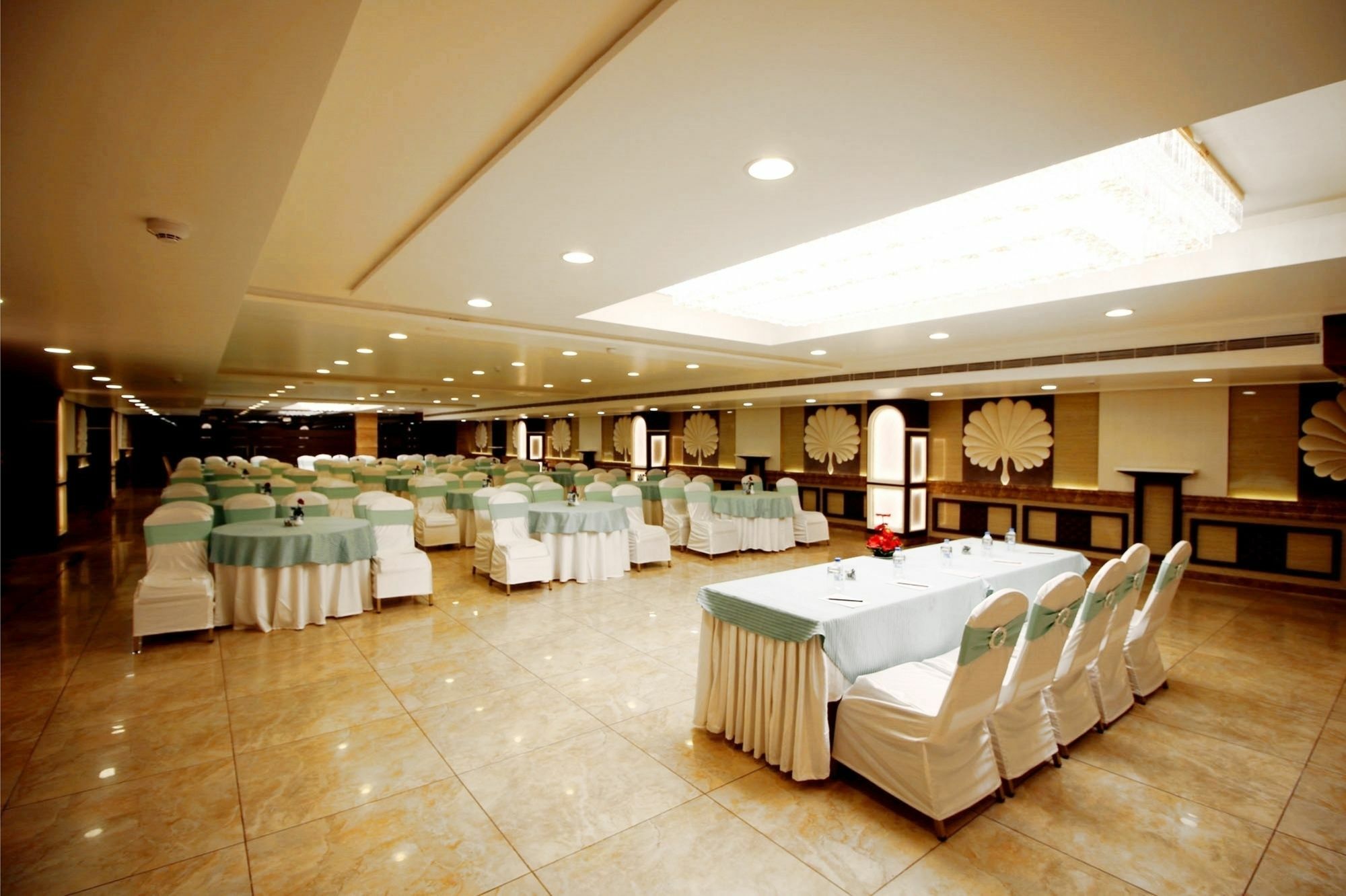 Pinnacle By Click Hotels, Lucknow Eksteriør billede
