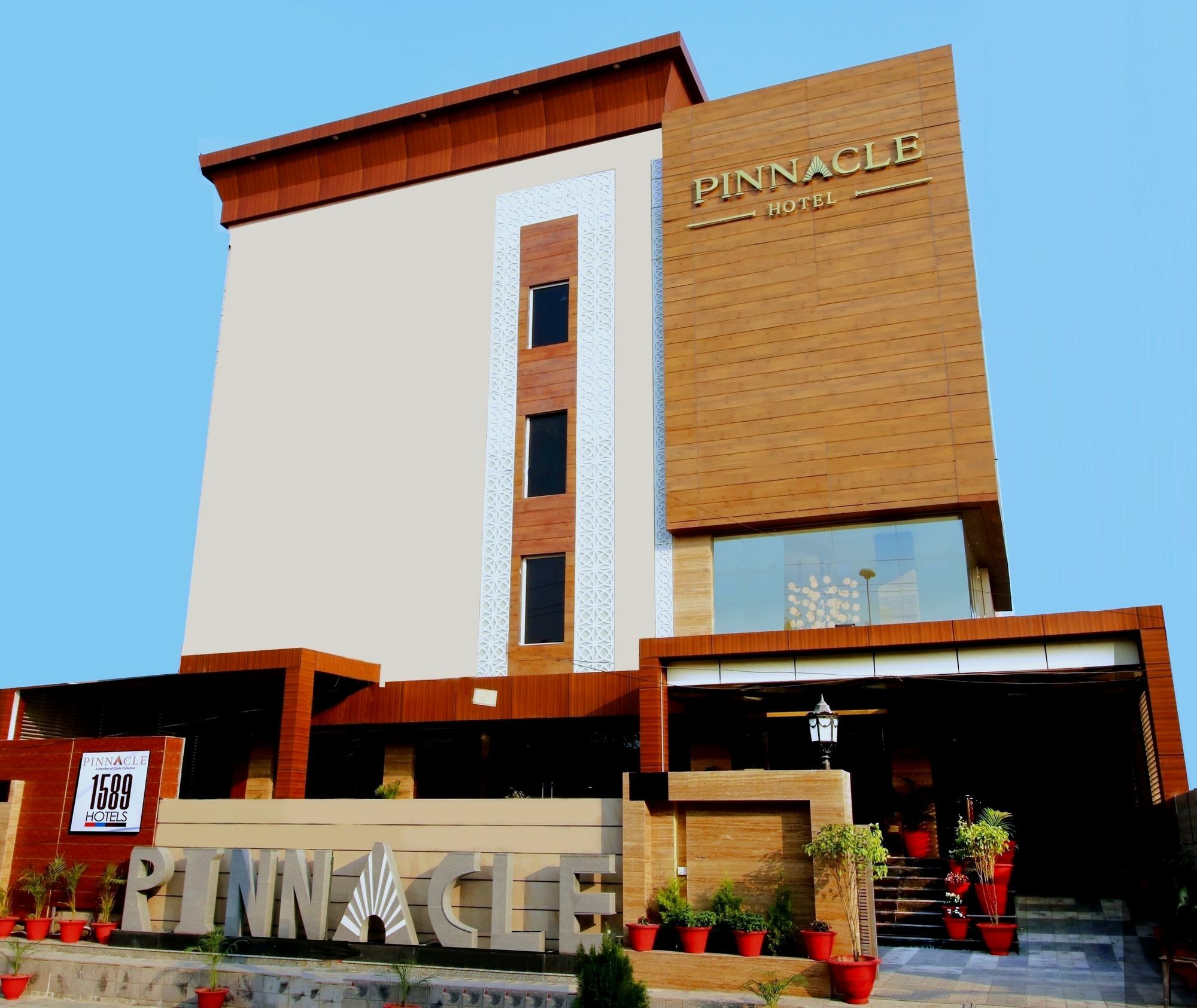Pinnacle By Click Hotels, Lucknow Eksteriør billede
