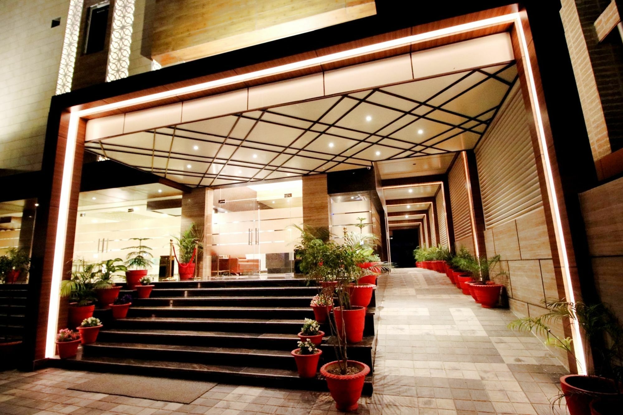 Pinnacle By Click Hotels, Lucknow Eksteriør billede