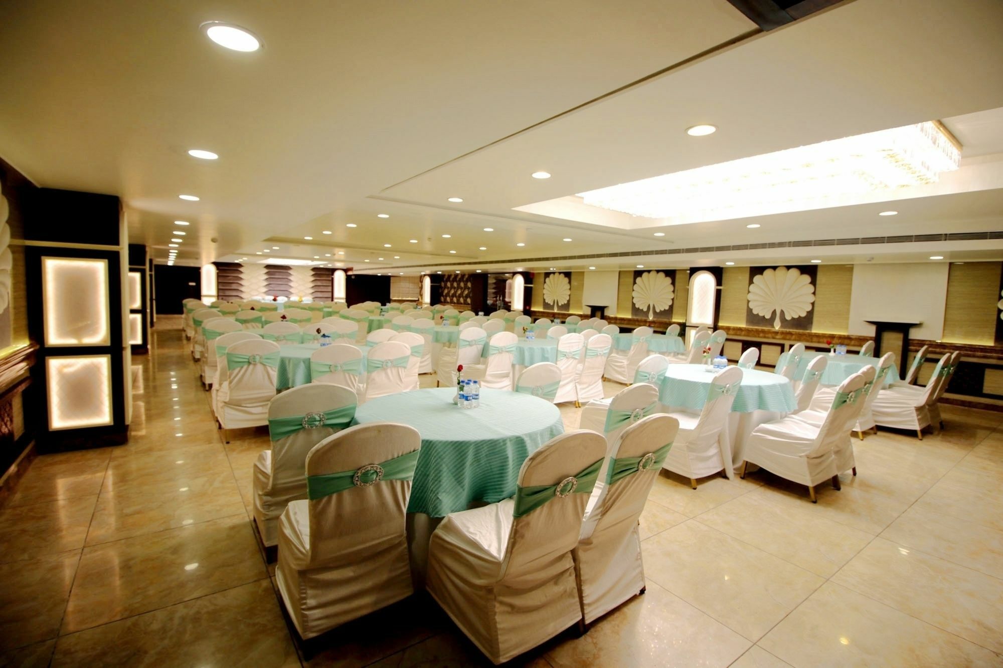 Pinnacle By Click Hotels, Lucknow Eksteriør billede