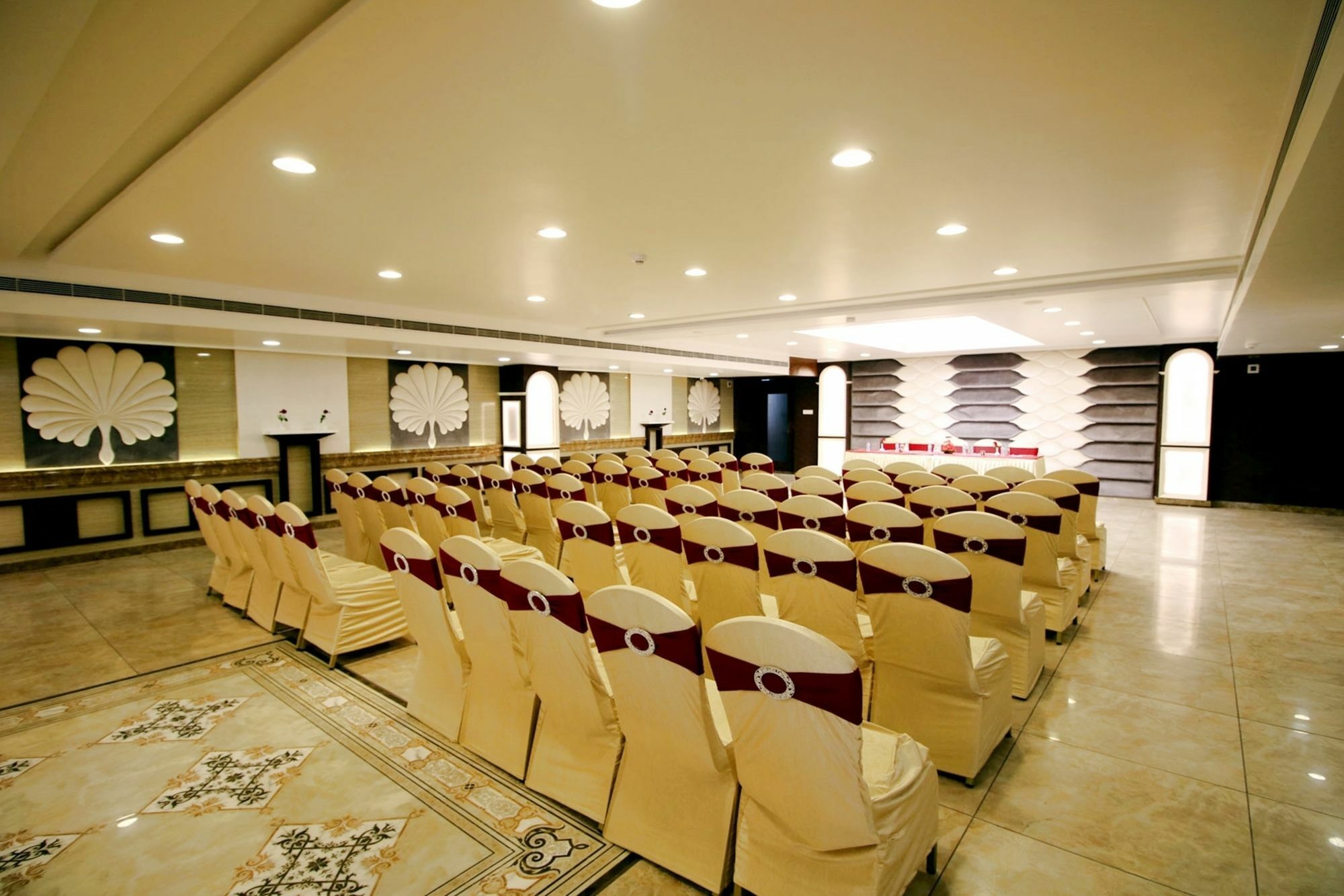 Pinnacle By Click Hotels, Lucknow Eksteriør billede