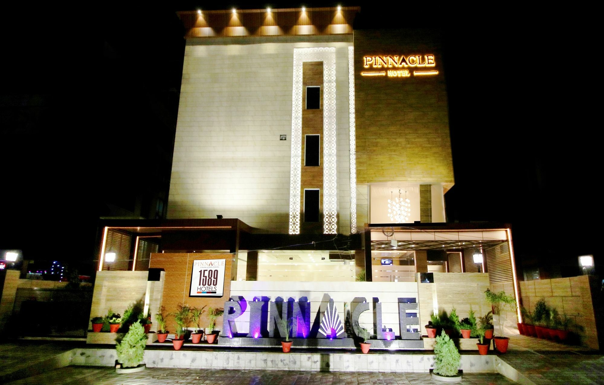 Pinnacle By Click Hotels, Lucknow Eksteriør billede