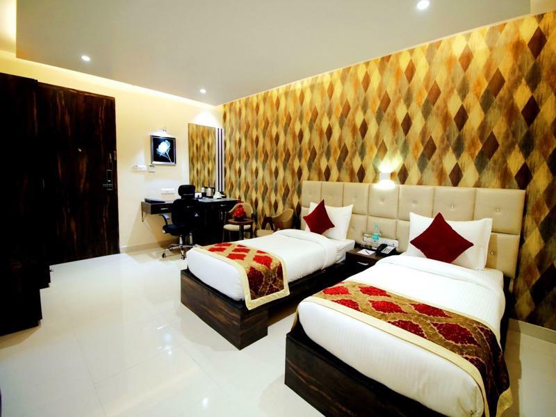Pinnacle By Click Hotels, Lucknow Eksteriør billede