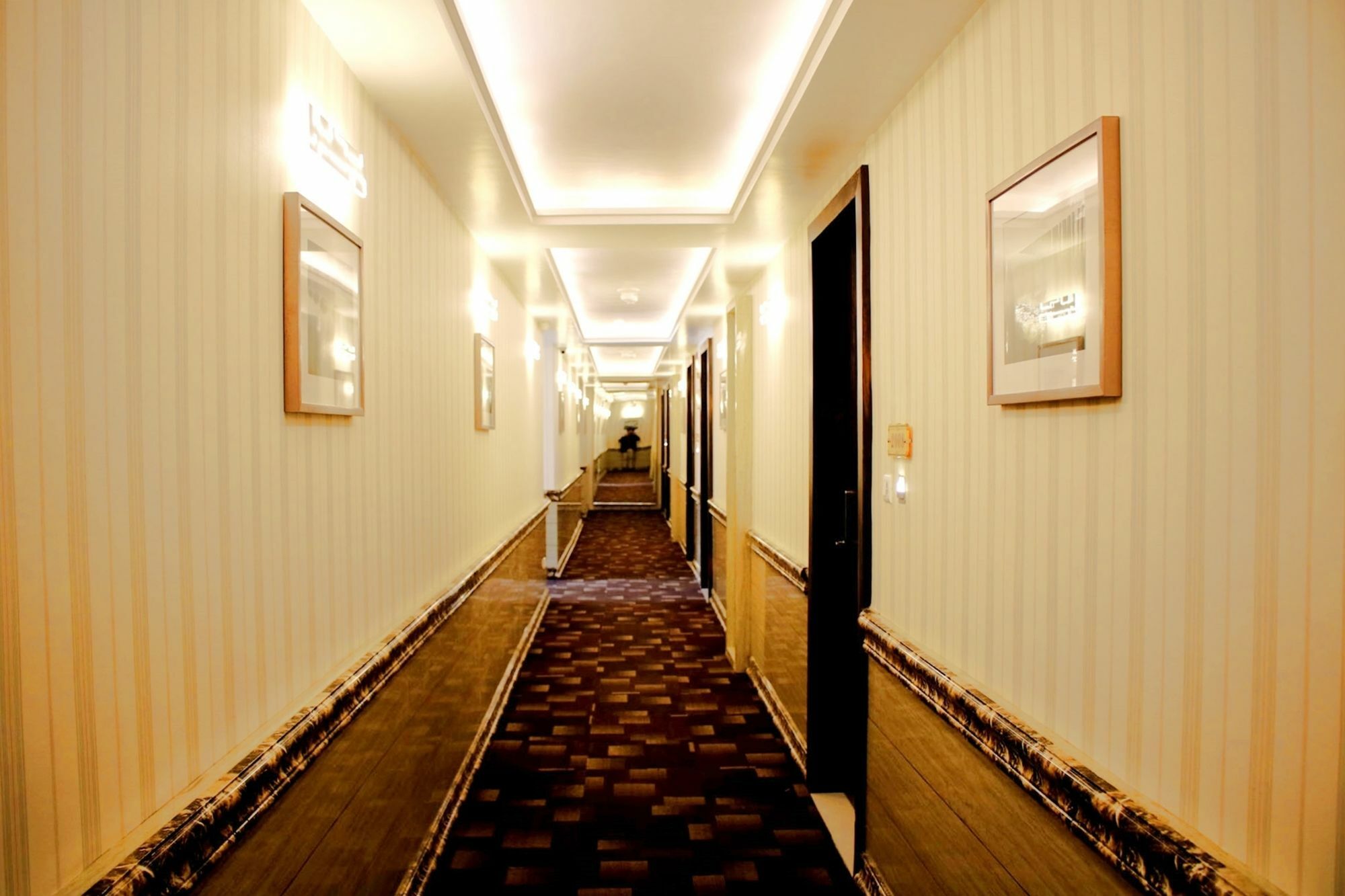 Pinnacle By Click Hotels, Lucknow Eksteriør billede